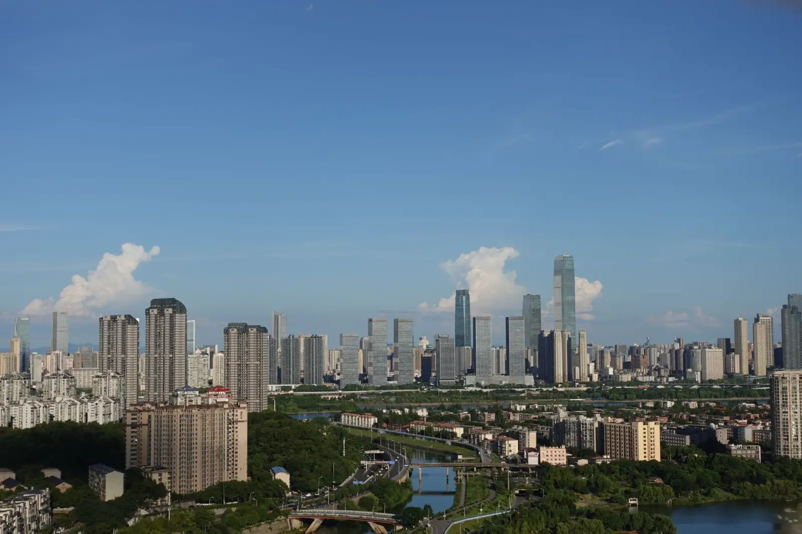 瑞霖达置物架承重与空间适配：家庭及租房场景应用案例