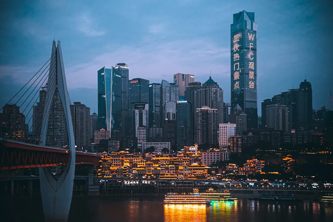 置物架与浴室架材质对比：不锈钢与碳钢的实用选购指南