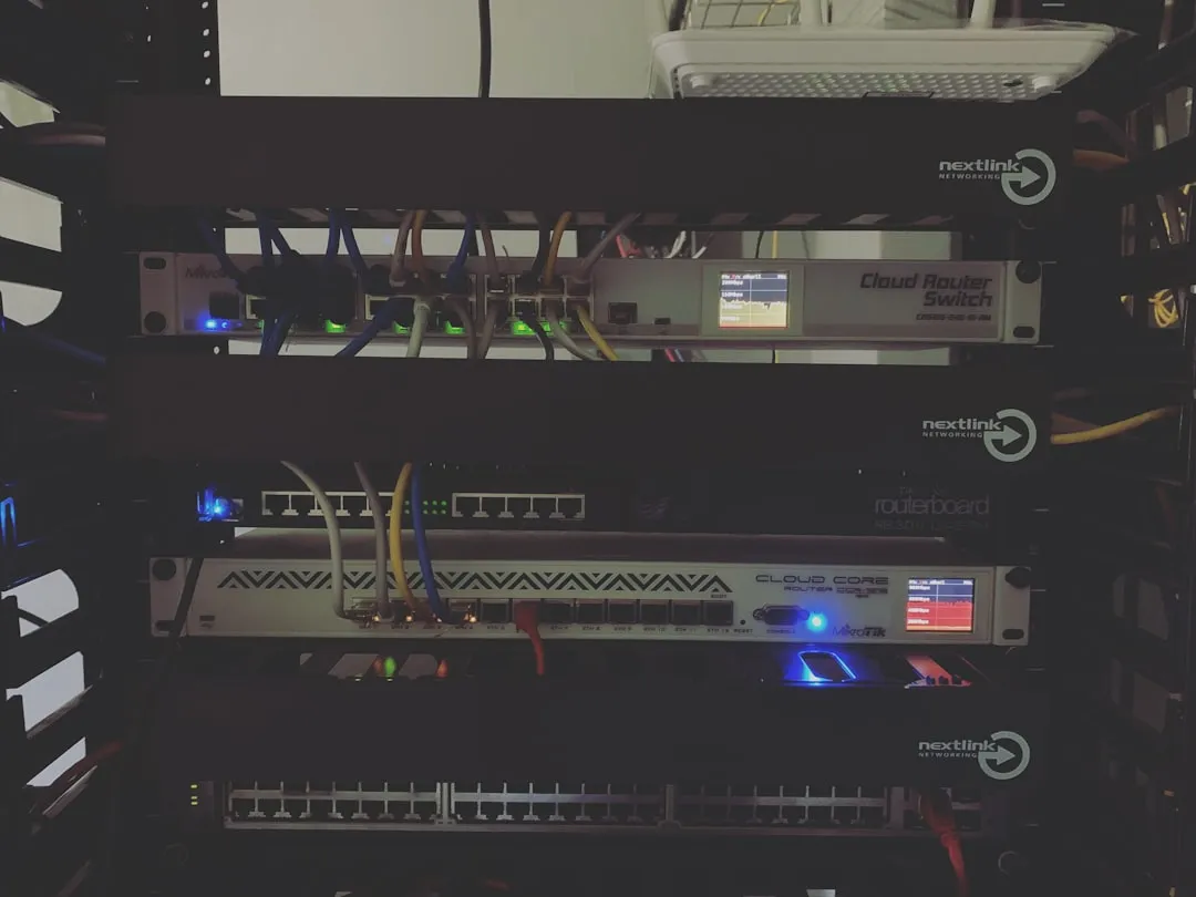 置物架与浴室架实用设计对比：瑞霖达产品功能解析