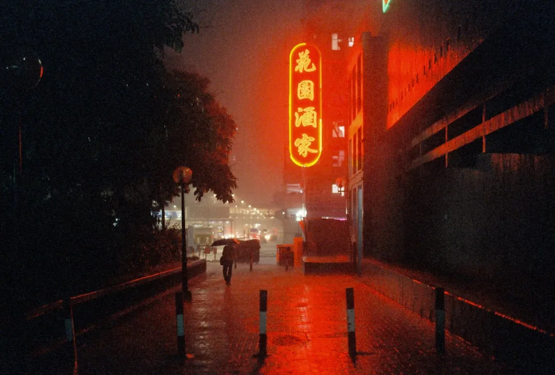 天津小户型家居收纳方案：收纳箱与置物架的组合搭配技巧