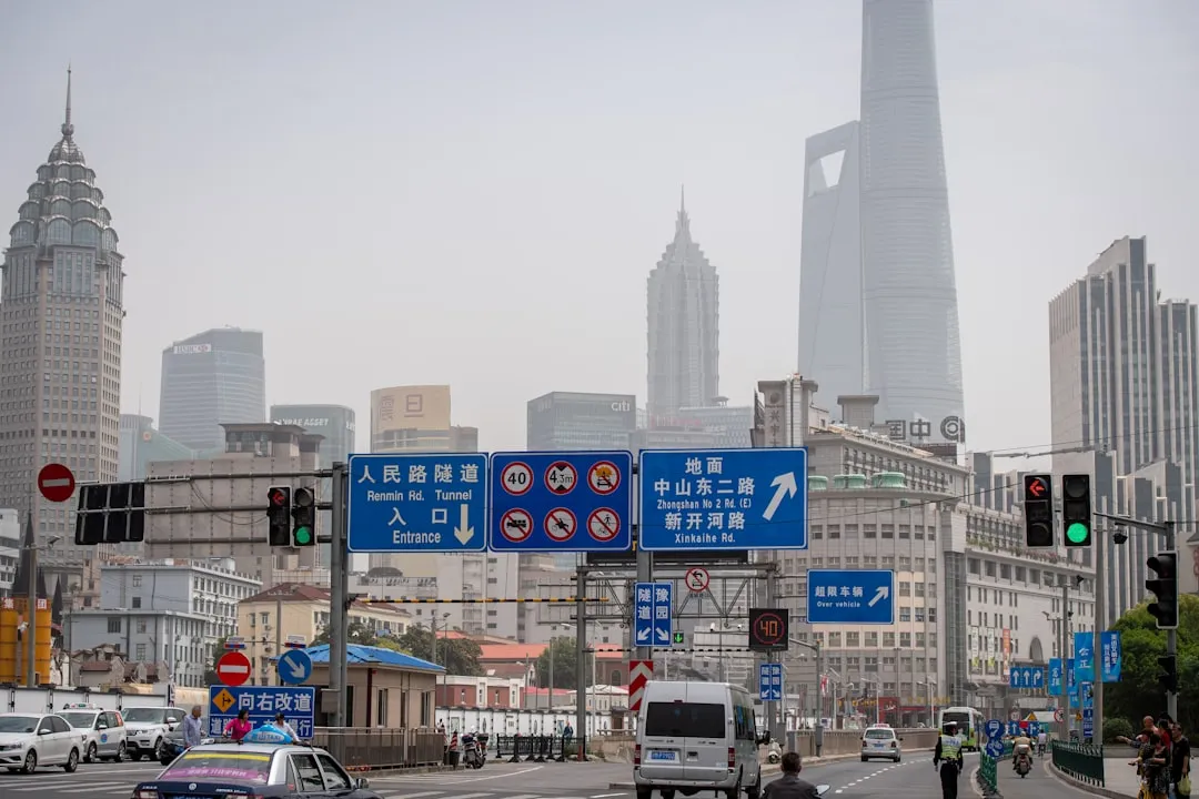 现代家居收纳行业技术革新：置物架与浴室架新材料应用趋势分析
